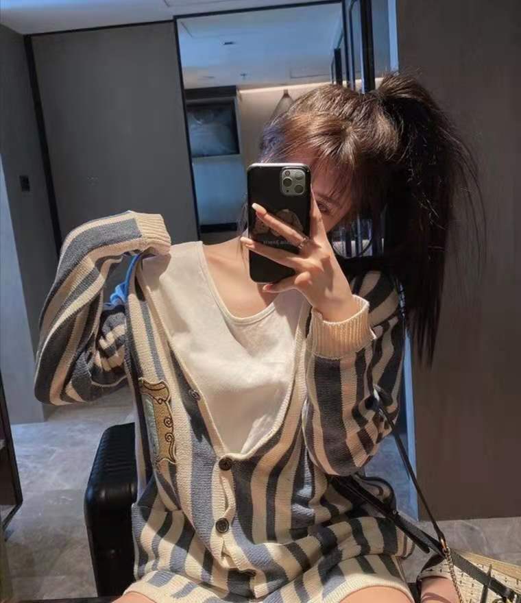 美女很棒就是年纪有点小
